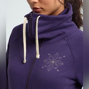 Women's Burton Indie Trip Long Full-Zip Hoodie.
 Purple. Size medium.